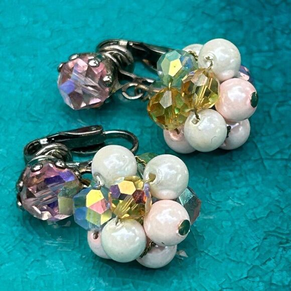 Vtg Laguna Dangle Drop Clip-On Earrings Multi Clustered AB Crystal & Faux Pearls - Picture 3 of 8